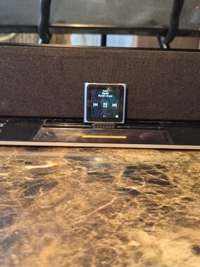 Soundfreaq SFQ-02RB Sound Step Bluetooth Speaker Dock Remote AUX FM TESTED

The